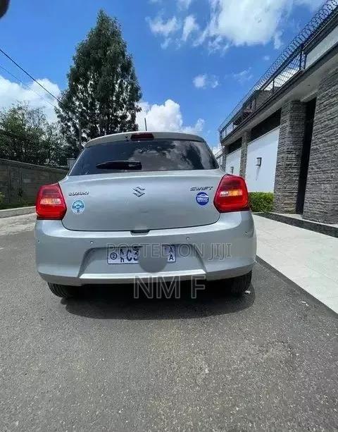 Suzuki Swift 2022 Silver