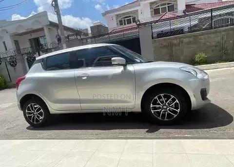 Suzuki Swift 2022 Silver