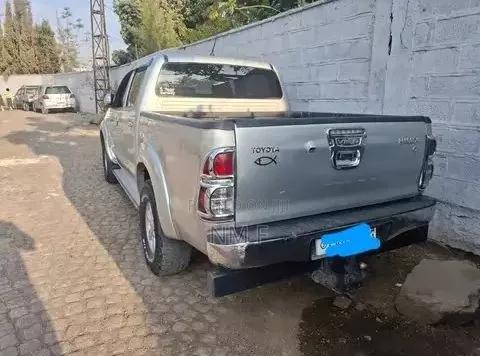 Toyota Hilux 2012 Silver