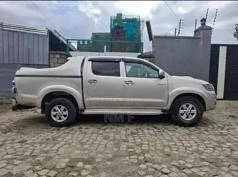 Toyota Hilux 2012 Silver