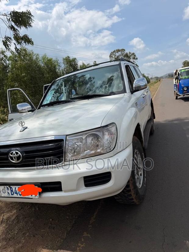 Toyota Land Cruiser 2007 Off white