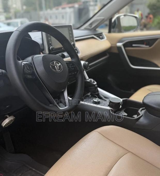 Toyota RAV4 2020 White