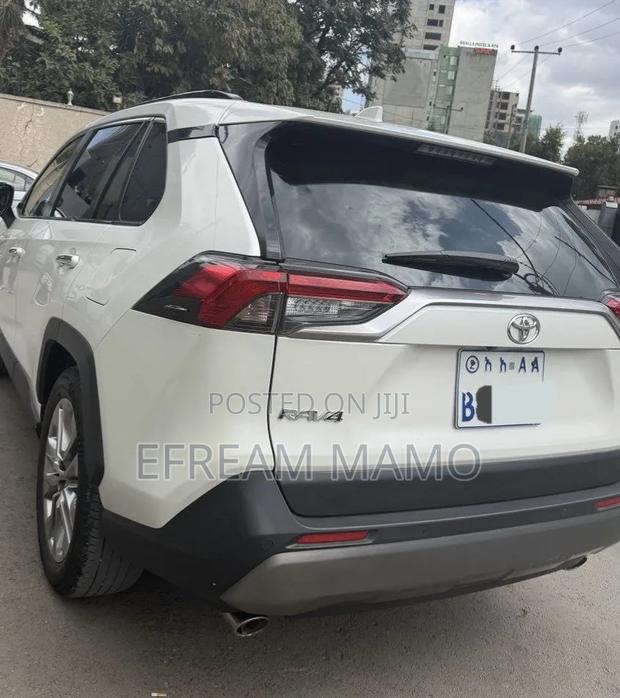 Toyota RAV4 2020 White