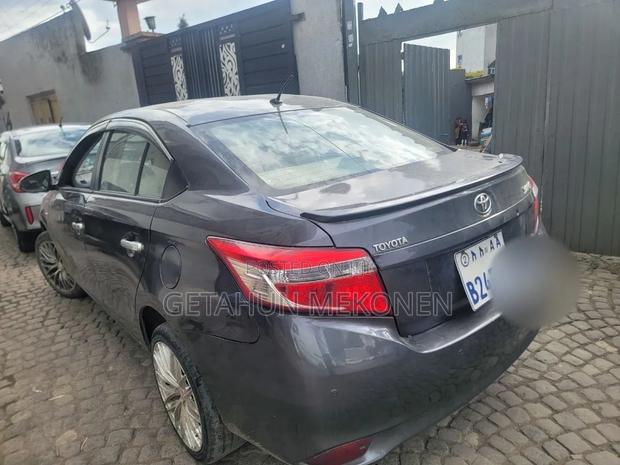 Toyota Yaris 2015 Gray