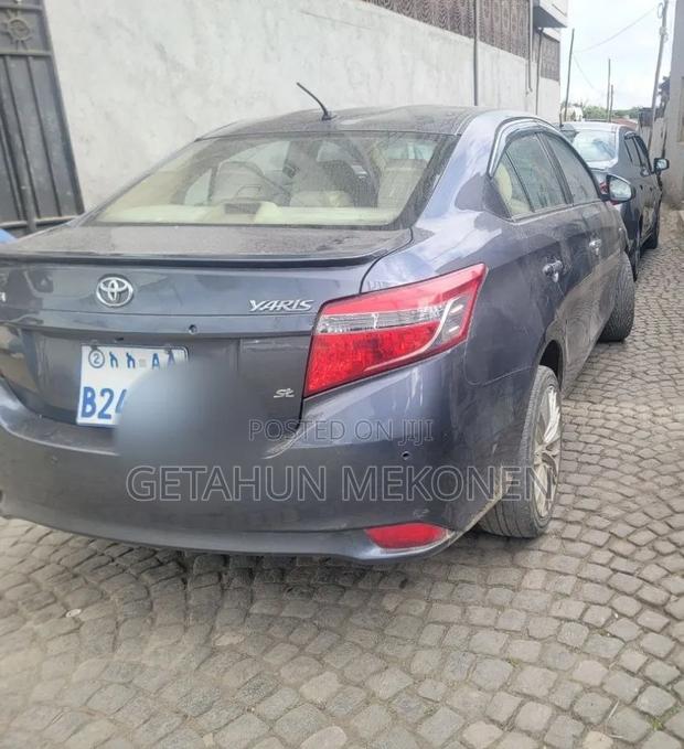 Toyota Yaris 2015 Gray