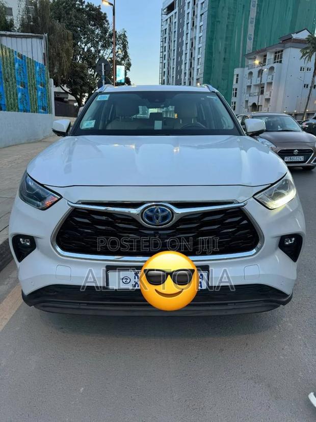 Toyota Grand Highlander Hybrid 2024 White