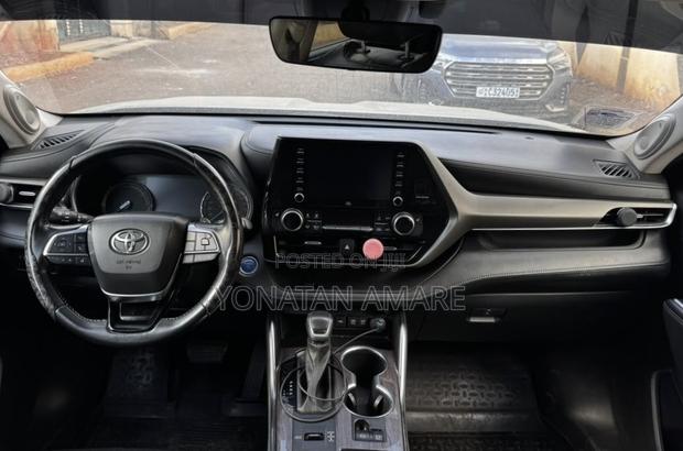 Toyota Highlander 2022 Blue