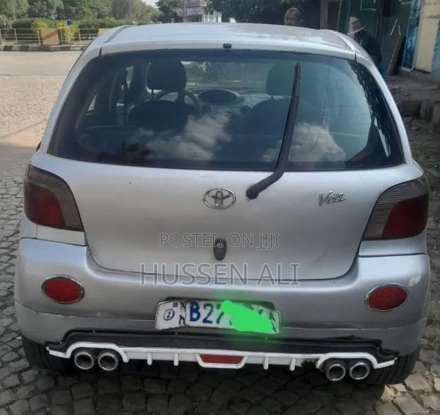 Toyota Vitz 2001 Silver
