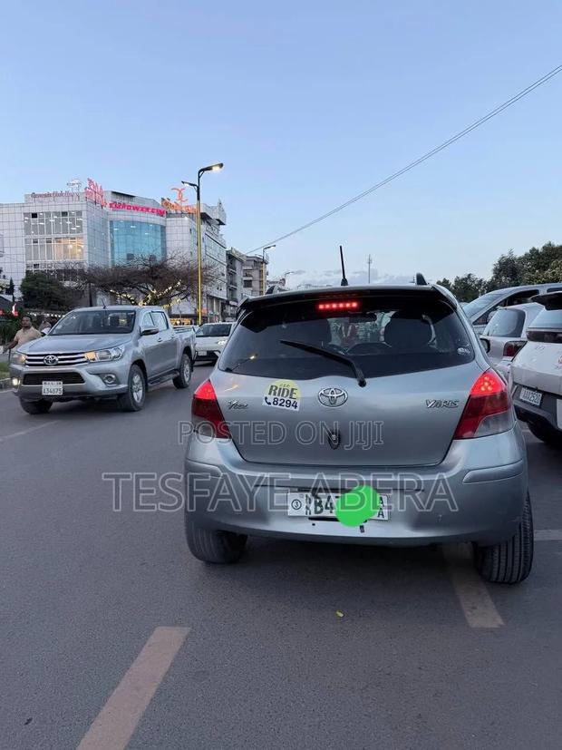 Toyota Yaris 2010 Silver