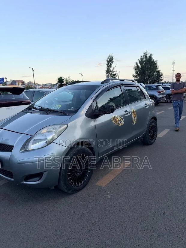Toyota Yaris 2010 Silver