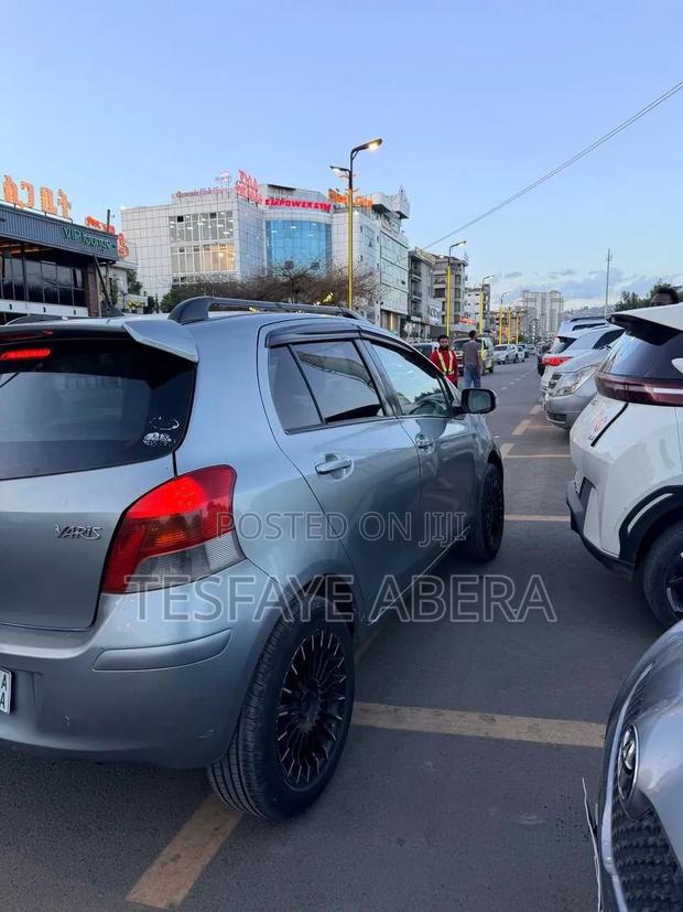 Toyota Yaris 2010 Silver