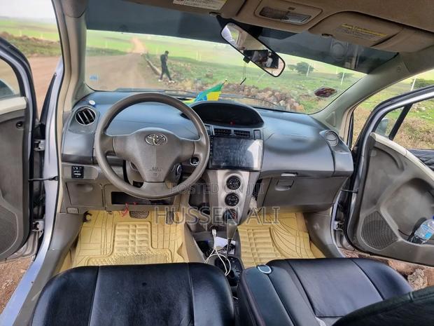 Toyota Yaris 2010 Off white