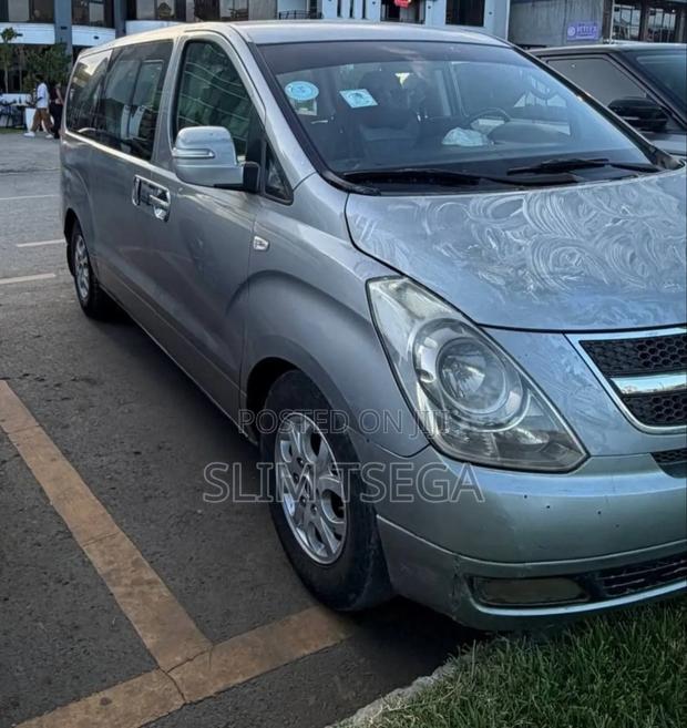 Hyundai Satellite 2011 Silver