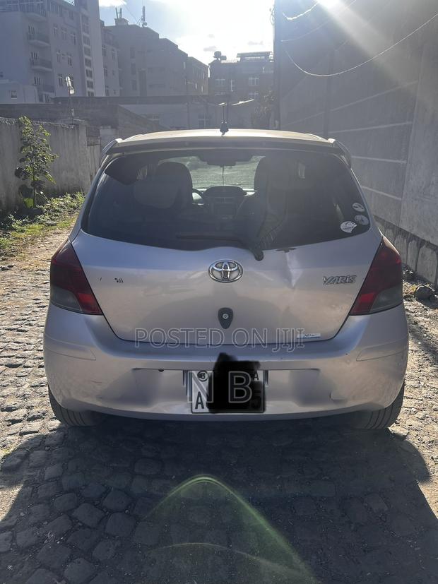 Toyota Yaris 2010 Pearl