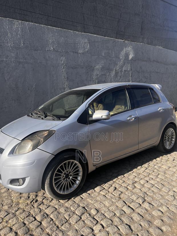 Toyota Yaris 2010 Pearl