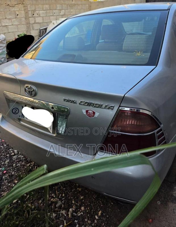 Toyota Corolla 2004 Gold