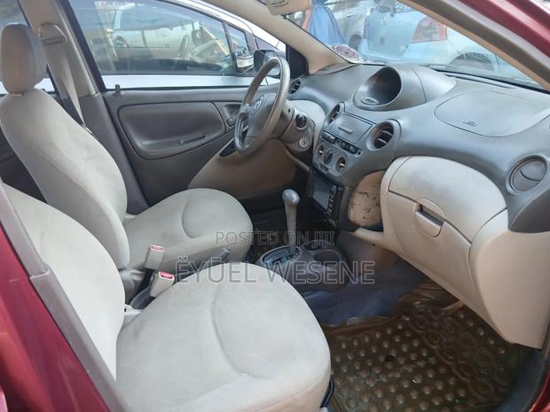 Toyota Platz 2005
