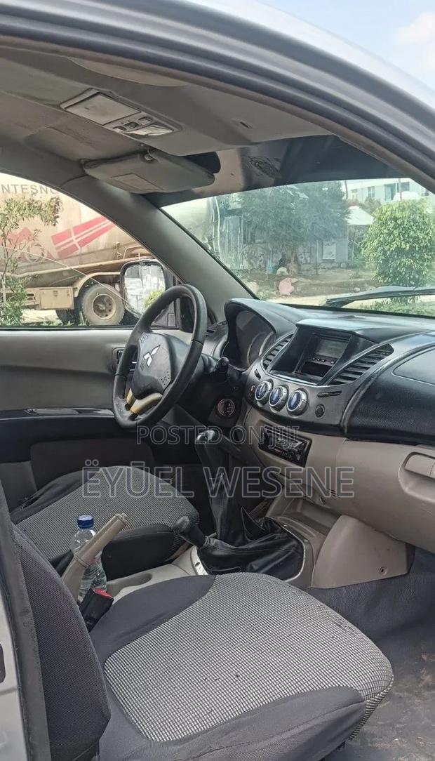 Mitsubishi L200 2007 Silver