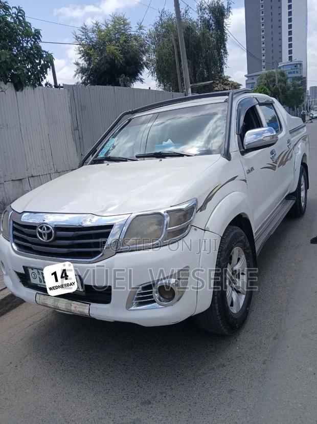 Toyota Hilux 2013 White