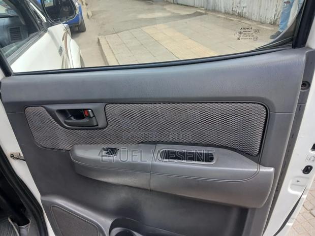 Toyota Hilux 2013 White