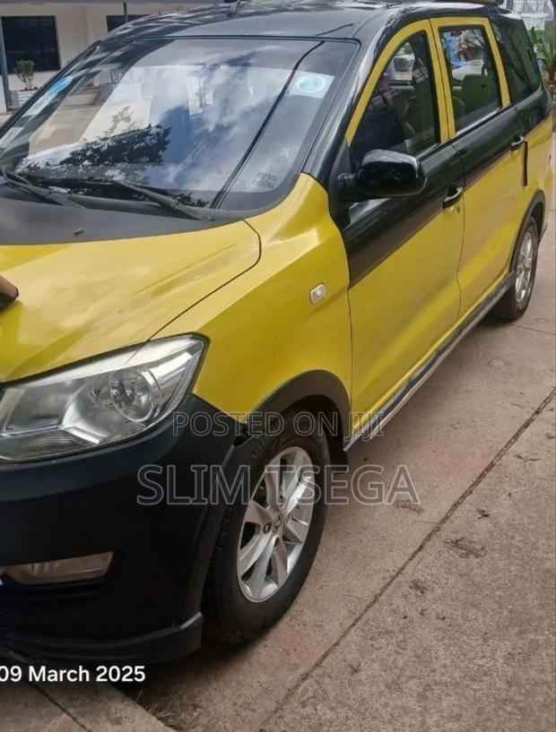 DFSK Glory ix5 2019 Yellow