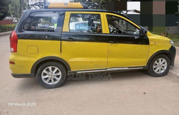 DFSK Glory ix5 2019 Yellow