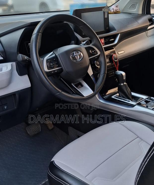 Toyota Veloz 1.5 CVT FWD 2023 Gray