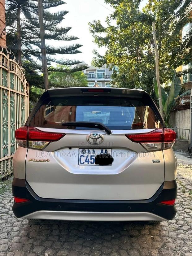 Toyota Rush 2023 Silver