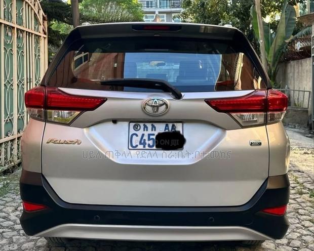 Toyota Rush 2023 Silver