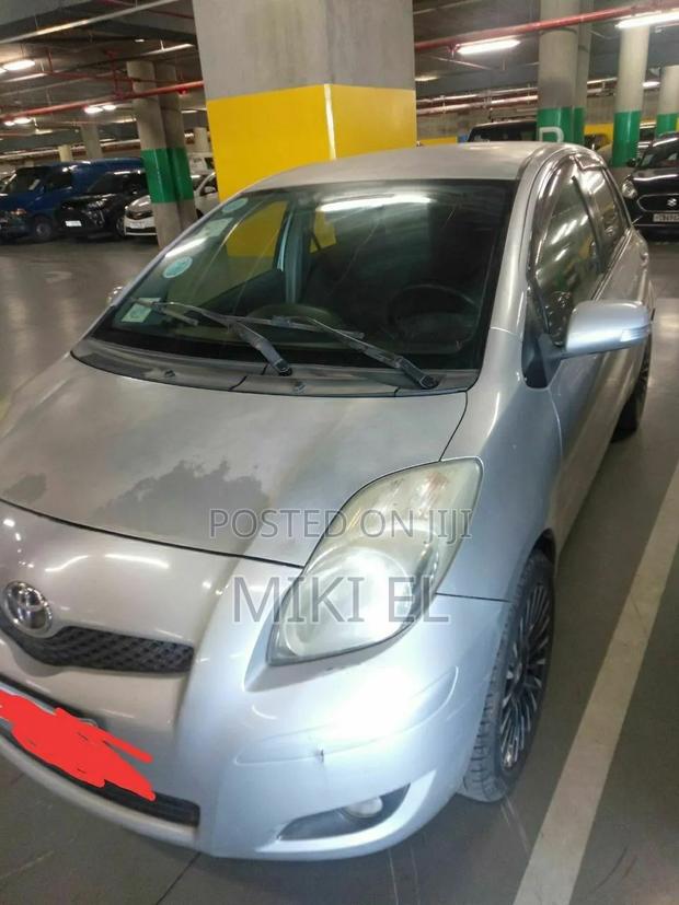 Toyota Yaris Base Hatchback 5dr 2010 Silver