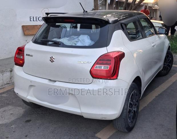 Suzuki Swift 2022 White
