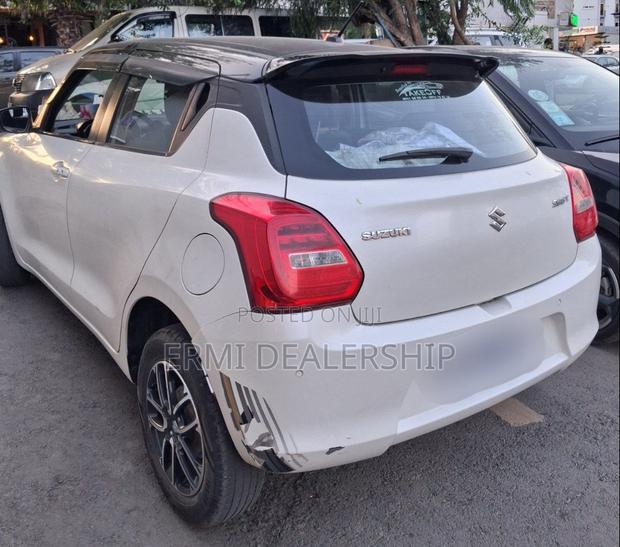 Suzuki Swift 2022 White