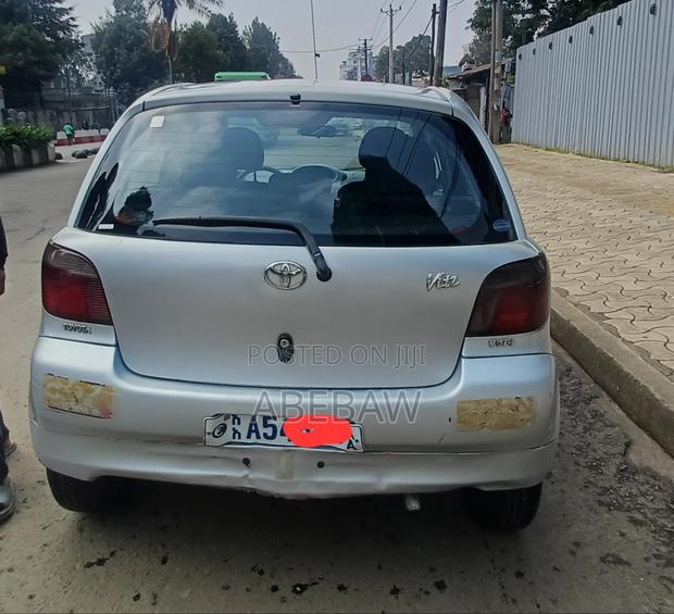 Toyota Vitz 2001 Silver