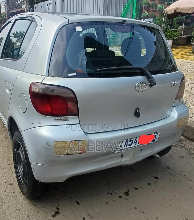 Toyota Vitz 2001 Silver