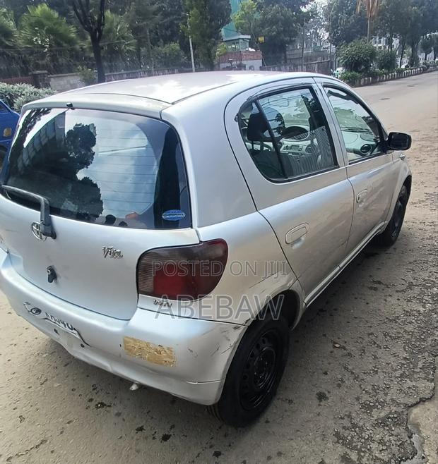 Toyota Vitz 2001 Silver