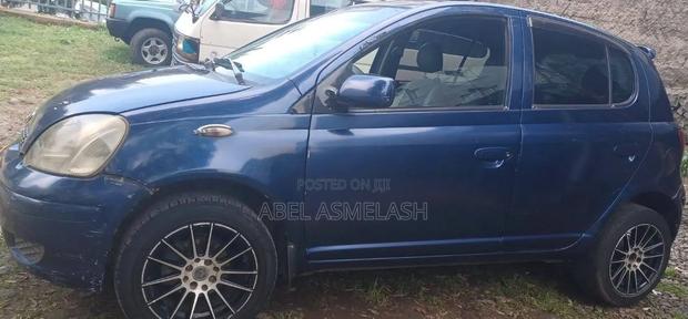 Toyota Vitz 2004 Blue