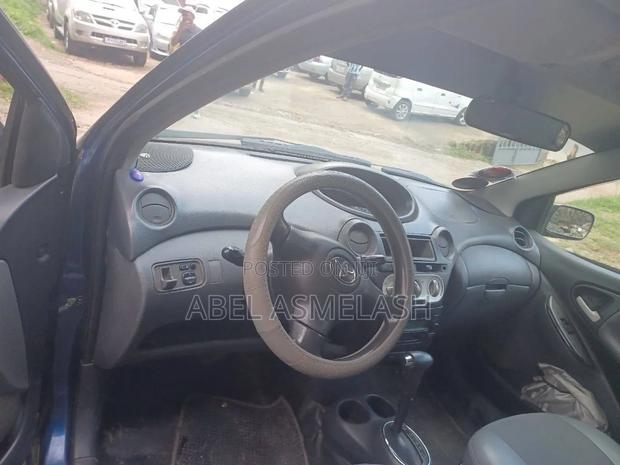 Toyota Vitz 2004 Blue