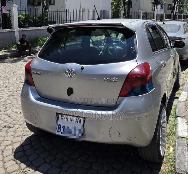 Toyota Yaris 2010 Silver