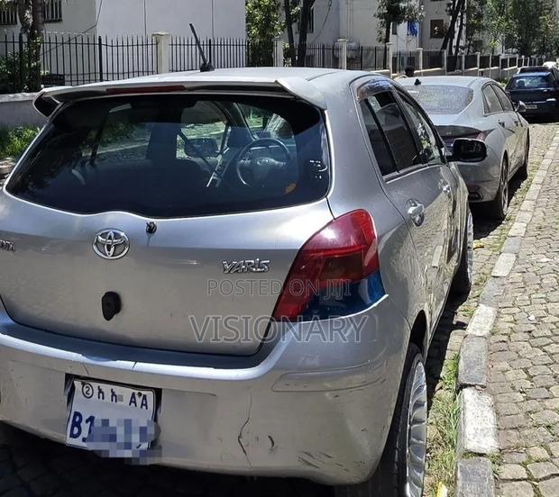 Toyota Yaris 2010 Silver