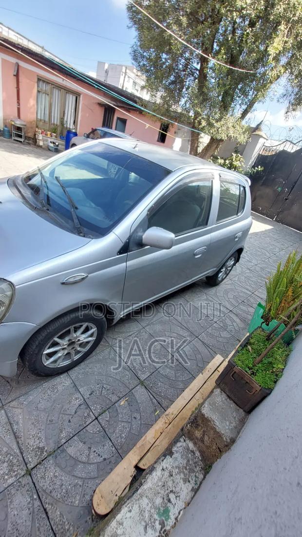 Toyota Vitz 2001 Silver