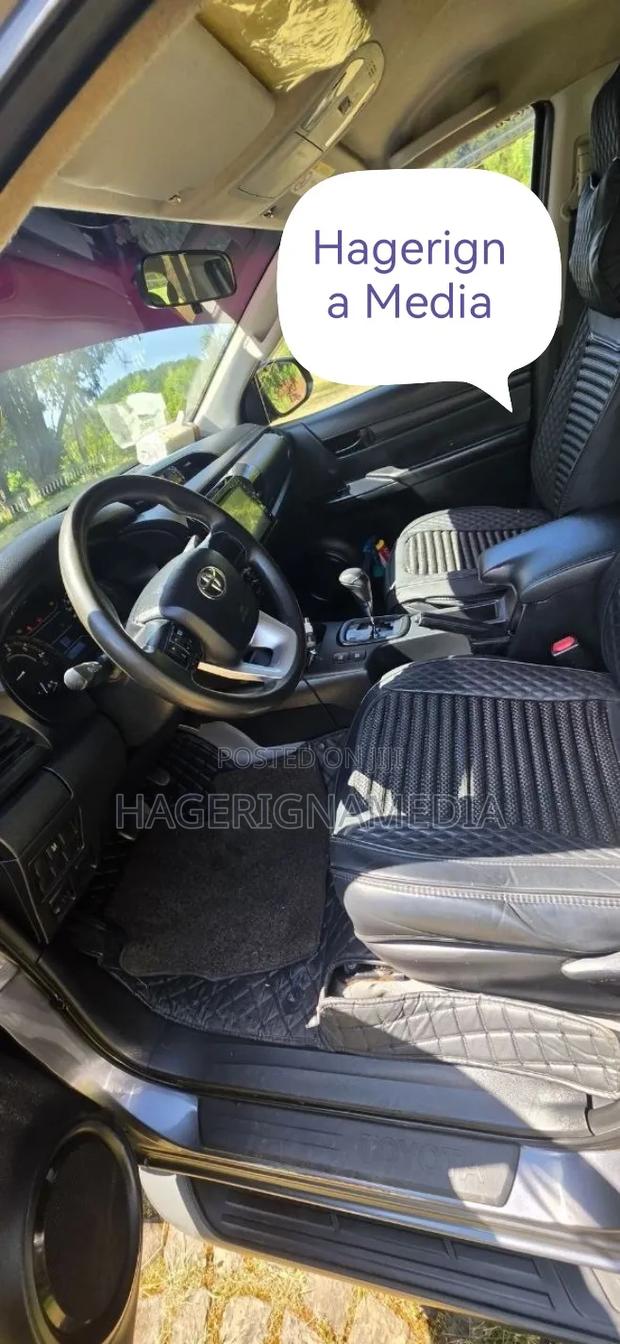 Toyota Hilux 2018 Gray