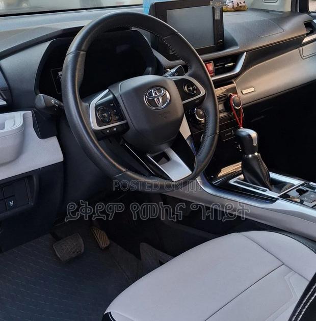 Toyota Veloz 1.5 CVT FWD 2023 Silver