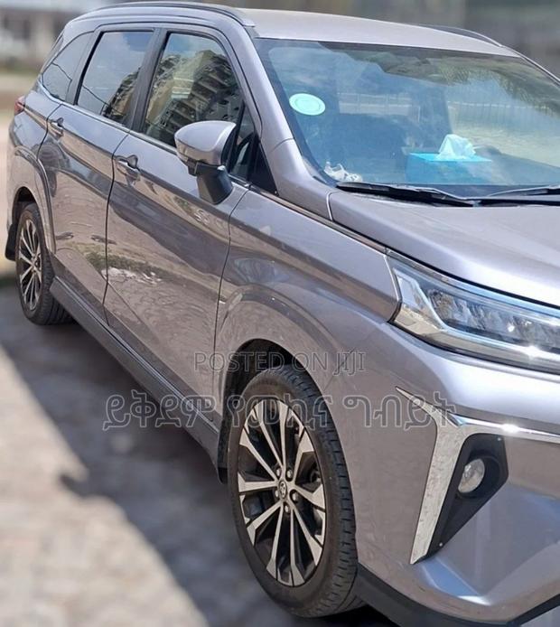 Toyota Veloz 1.5 CVT FWD 2023 Silver