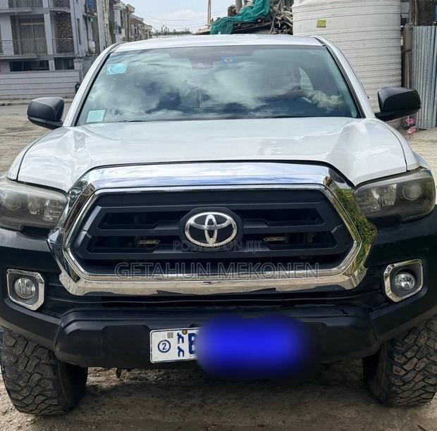 Toyota Tacoma 2020 White
