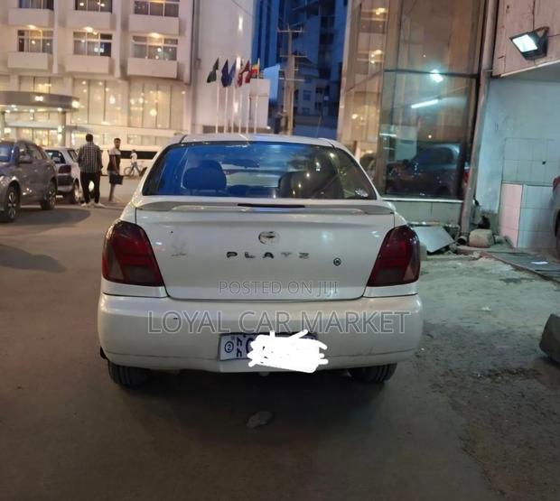 Toyota Platz 2002 White