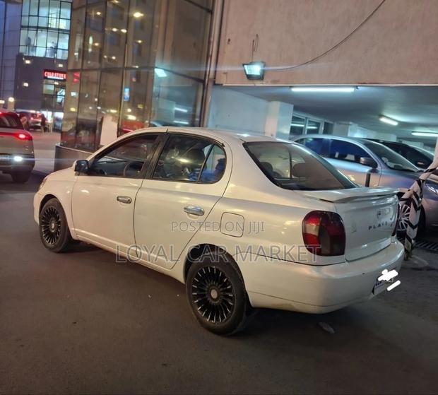 Toyota Platz 2002 White