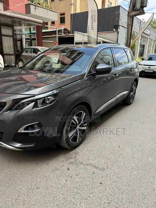 Peugeot 5008 2020 Gray