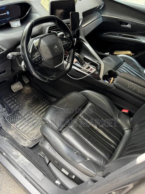 Peugeot 5008 2020 Gray