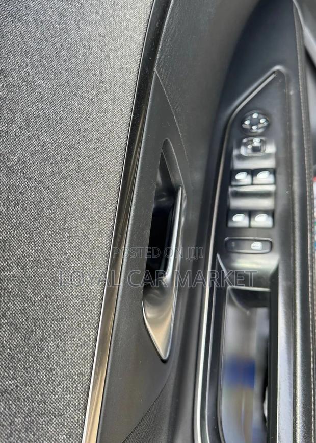 Peugeot 5008 2020 Gray