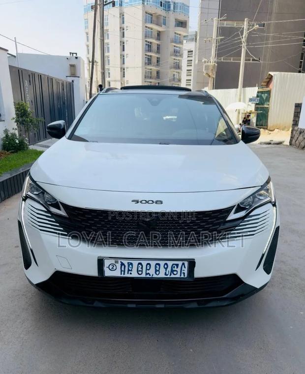 Peugeot 5008 2021 White